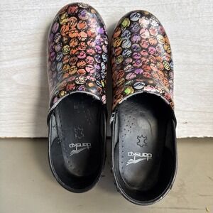 Dansko Viola Multicolor Dot Cursive Writing Clogs in size EU 38 US7.5